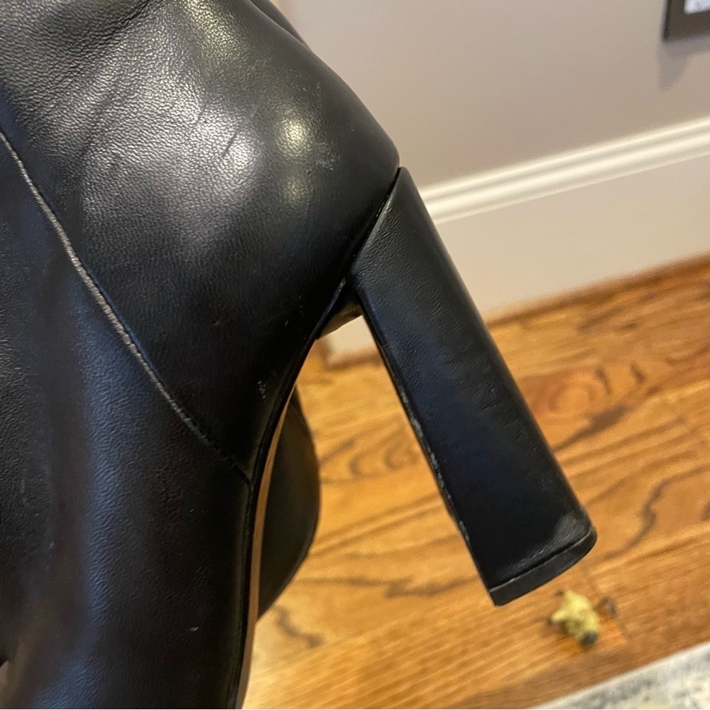 Steve Madden Black Heeled Boots Sleek Leather Design - Picture 4 of 4